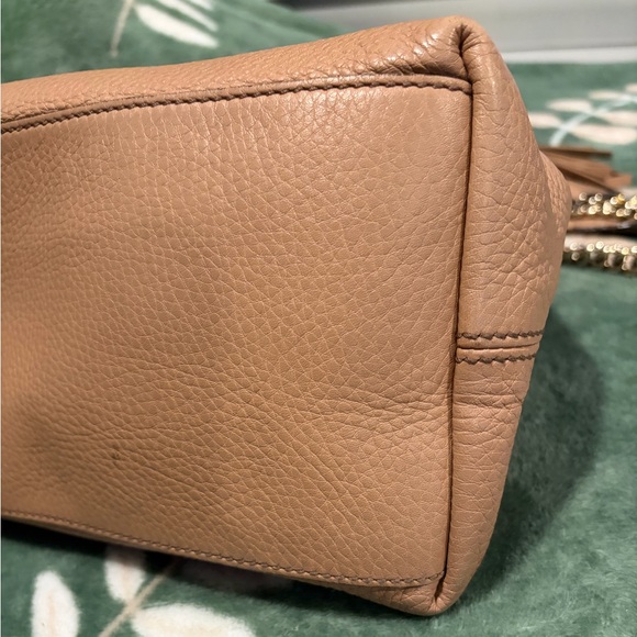 Gucci Beige Leather Shoulder Bag with Gold Chain - Picture 6 of 17